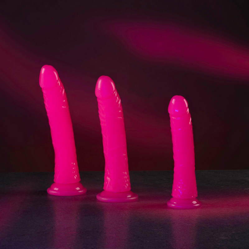 Dildo Slim Réaliste avec Ventouse - Brille dans le Noir - 8'' / 20 cm